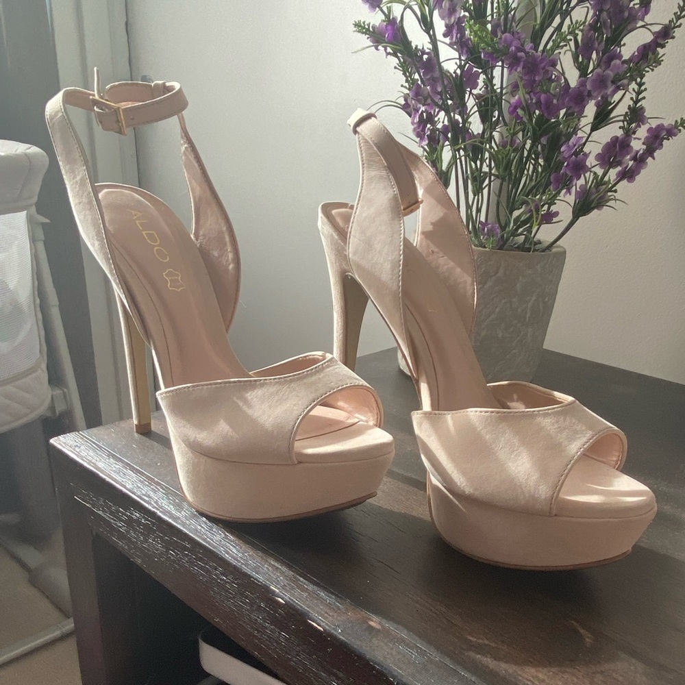 Beige platform heel